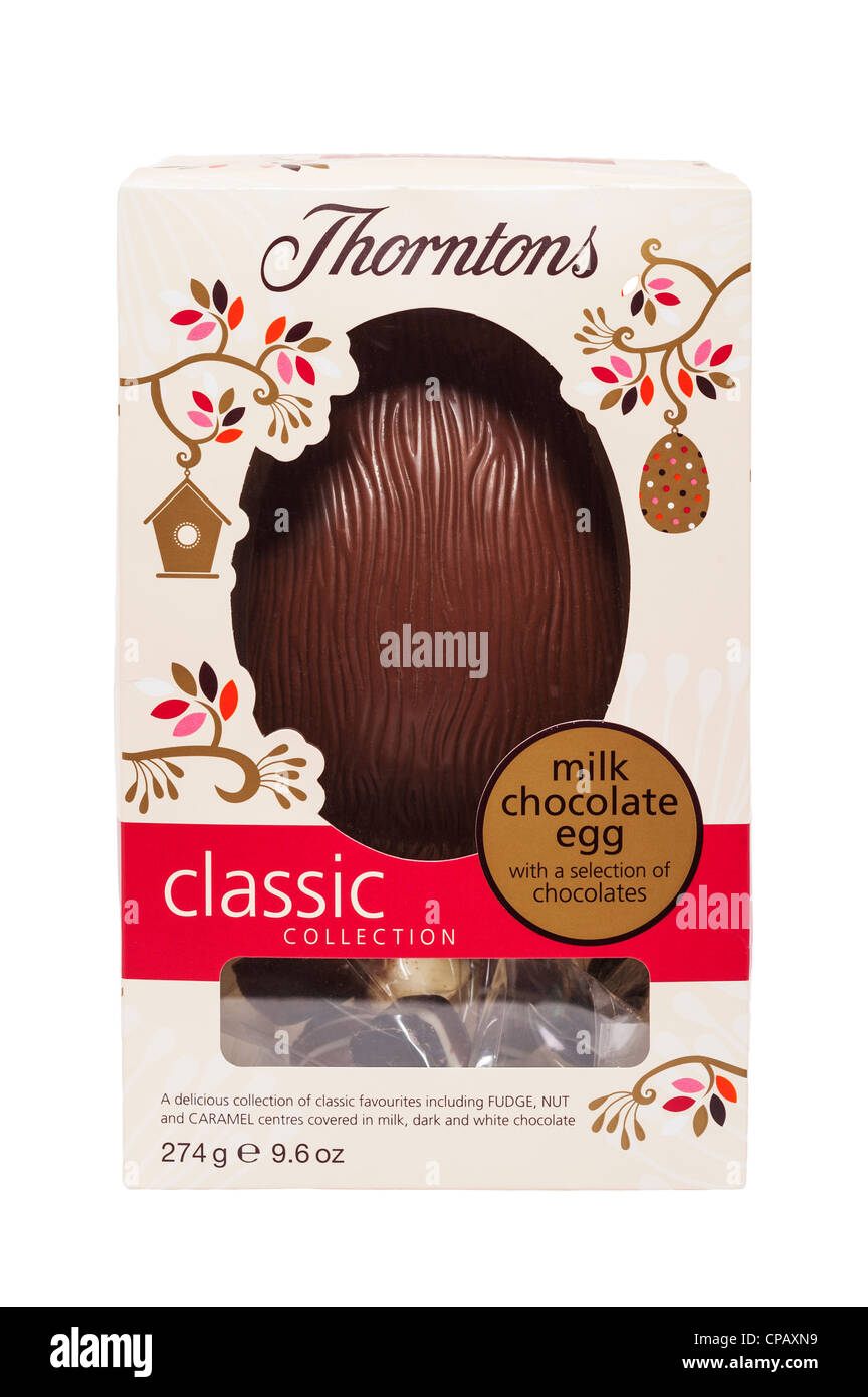 Un Thorntons cioccolato al latte uovo di Pasqua su sfondo bianco Foto Stock