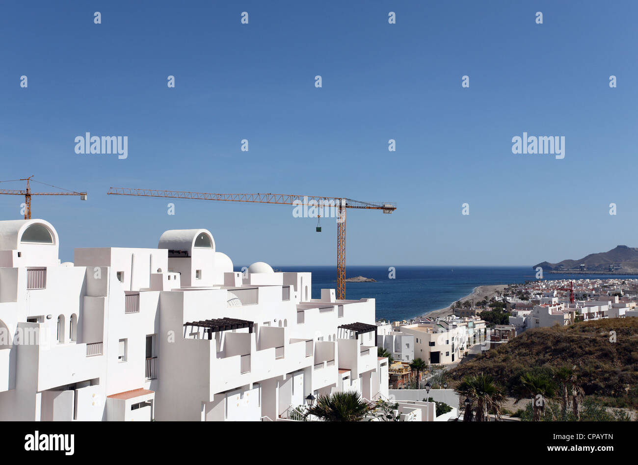 Una quasi completa complesso di appartamenti per vacanze al mare, Carboneras, Spagna Foto Stock