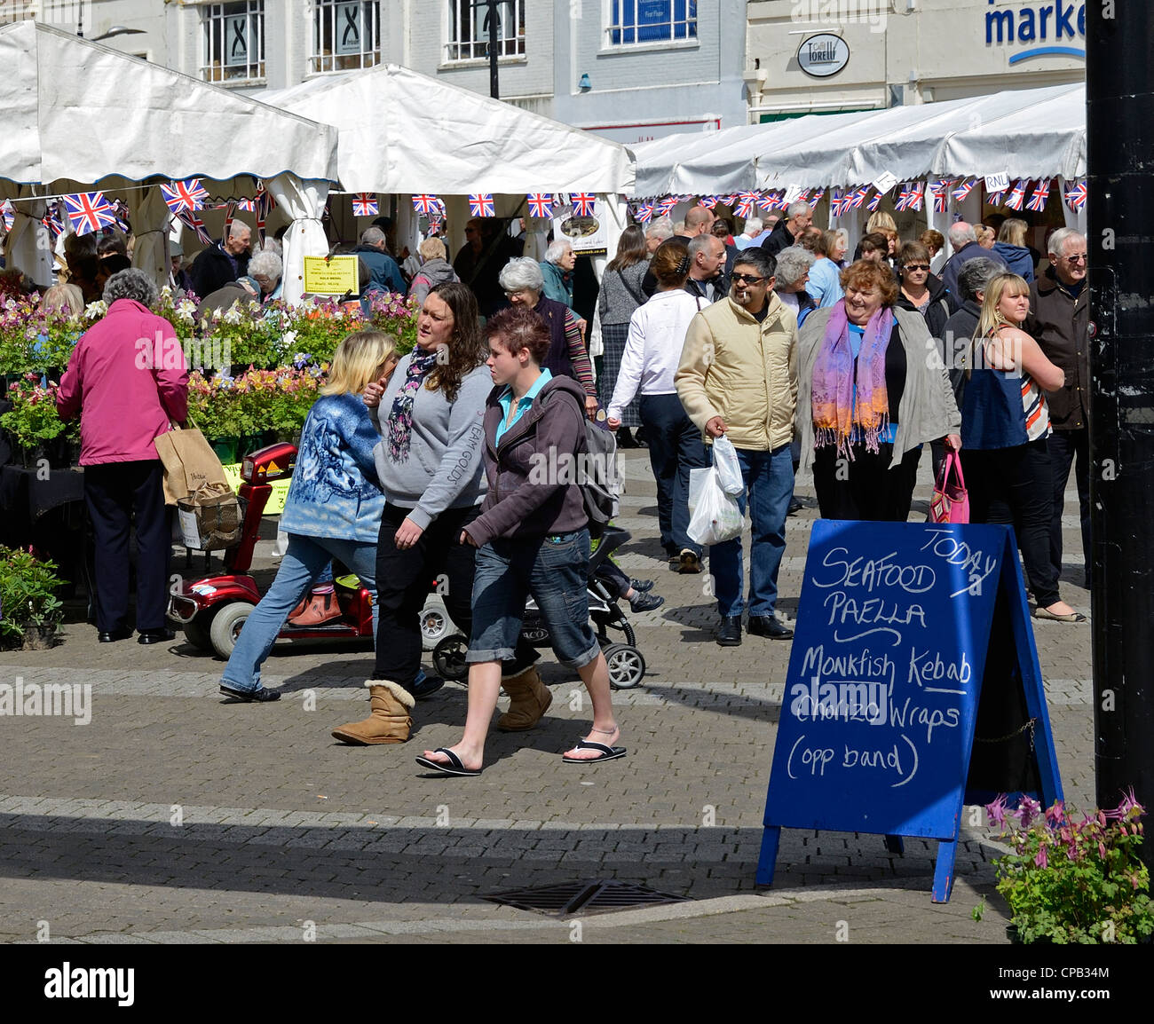 Una intensa giornata di mercato in Truro, Cornwall, Regno Unito Foto Stock