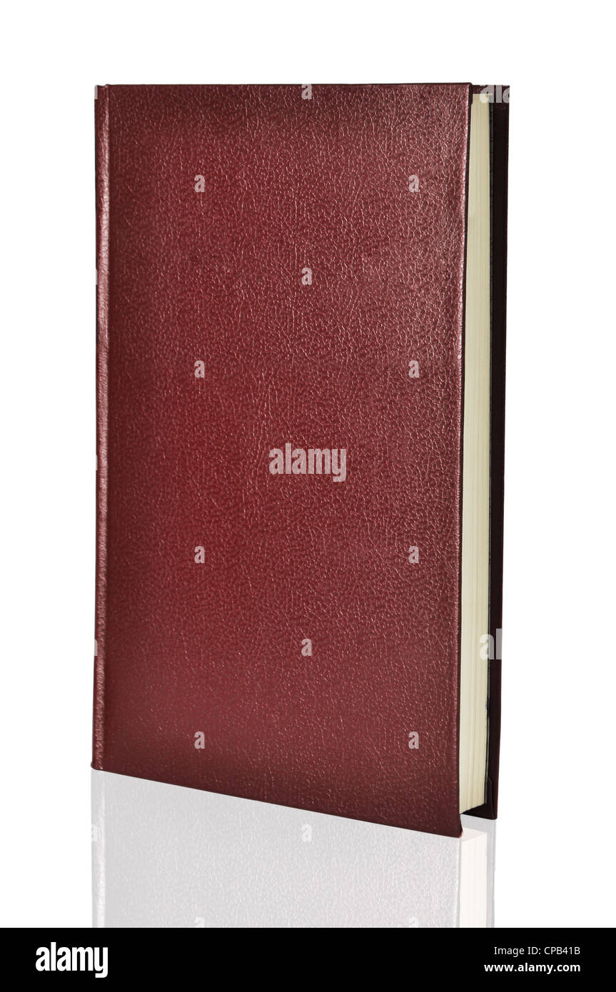 Vuoto hardback rosso per la copertina del libro pronto per il testo o la grafica isolato su bianco Foto Stock