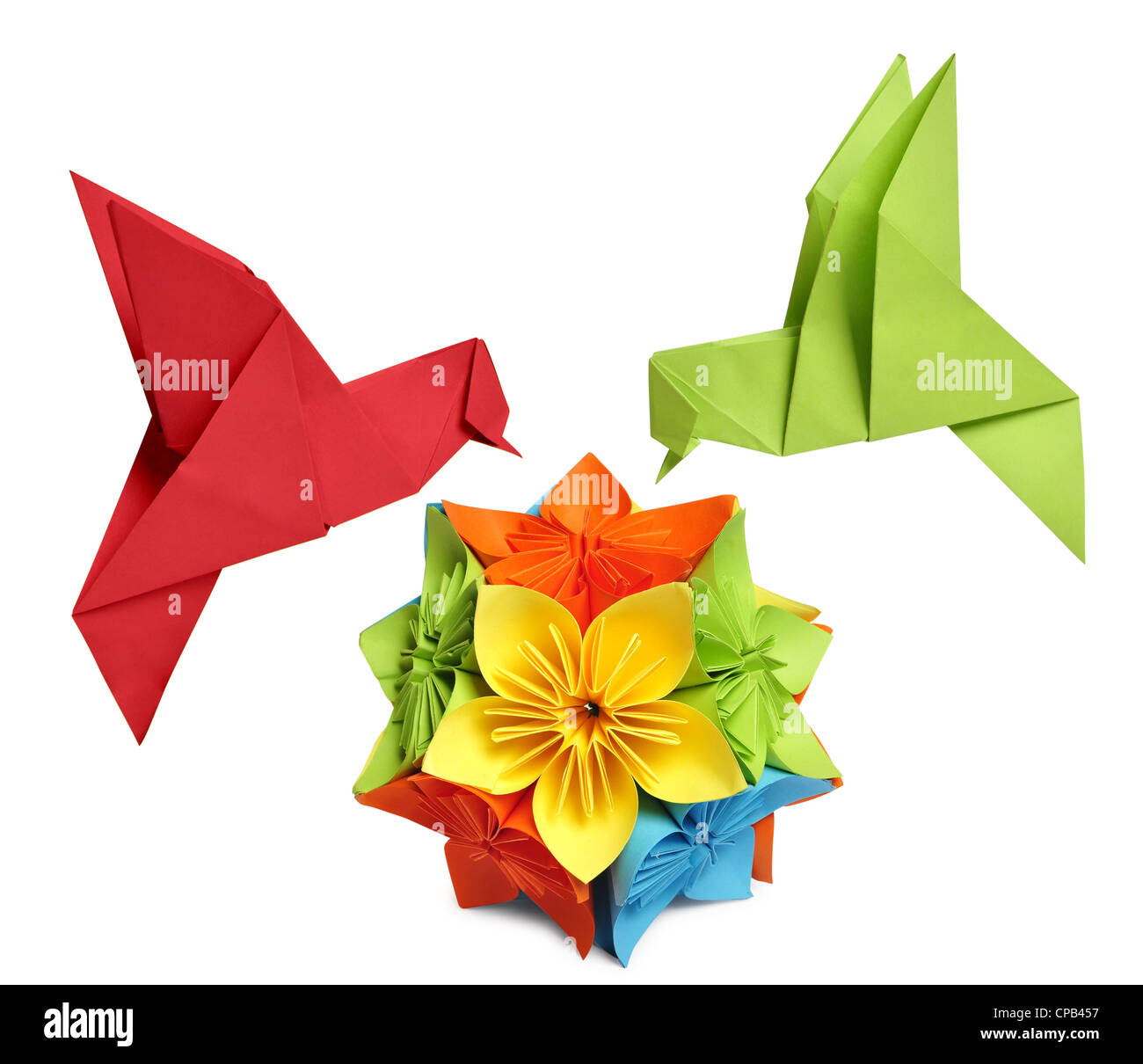 Origami colibrì oltre il fiore kusudama su sfondo bianco Foto Stock