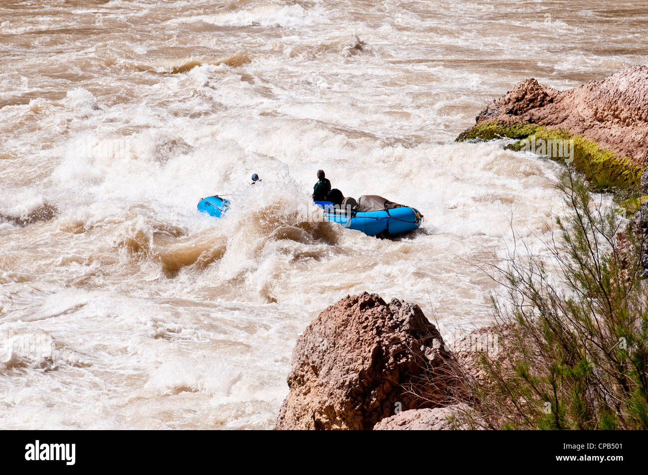 Whitewater Rafting attraverso cascate di lava (classe 9+) sul Fiume Colorado nel Parco Nazionale del Grand Canyon AZ Foto Stock
