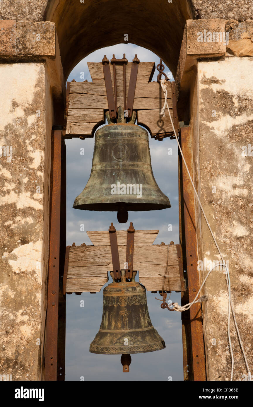 Le campane suonano a la torre di San Pietro la Chiesa cattolica a Tiberiade, Israele, sulle rive del Mare di Galilea. Foto Stock