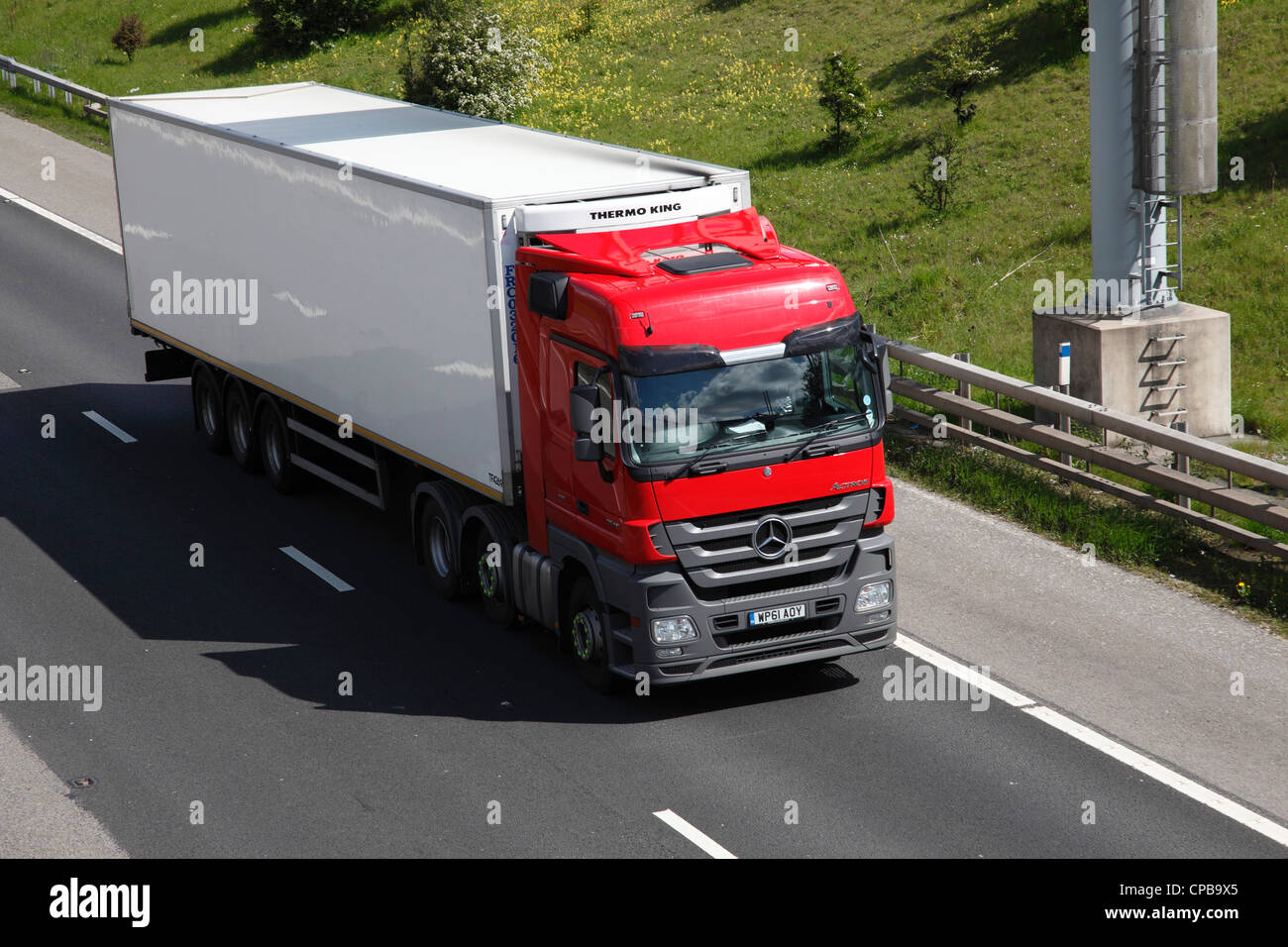 Un automezzo pesante sulla autostrada M1 nel South Yorkshire, Inghilterra, Regno Unito Foto Stock