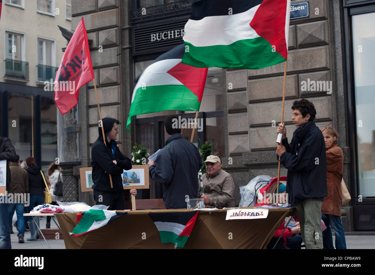 Demo in solidarietà con i prigionieri palestinesi nelle carceri israeliane Foto Stock