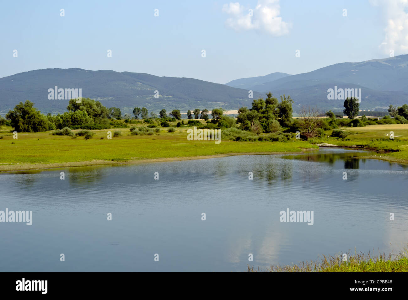 Vista della Diga lago Jrebchevo, Bulgaria Foto Stock