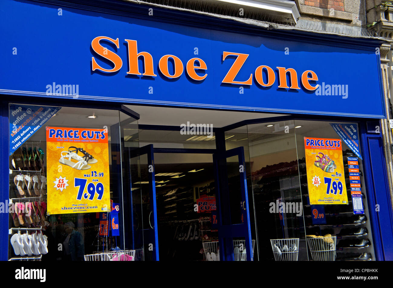 Zona di calzatura, sconto negozio di scarpe, Regno Unito Foto Stock