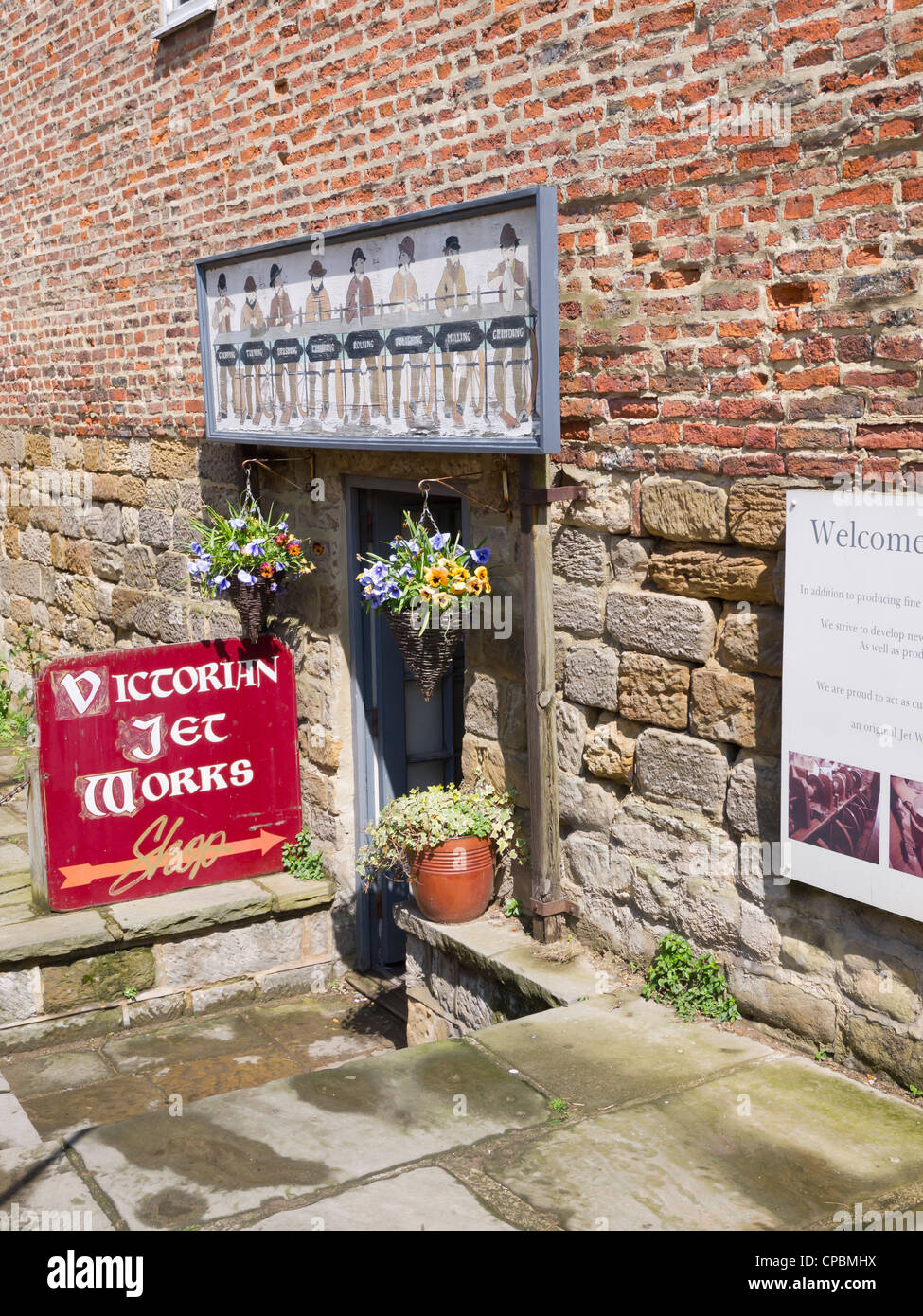 Ingresso del Whitby Victoria opere a getto Heritage Centre e Museo shop in Church street a Whitby North Yorkshire Foto Stock
