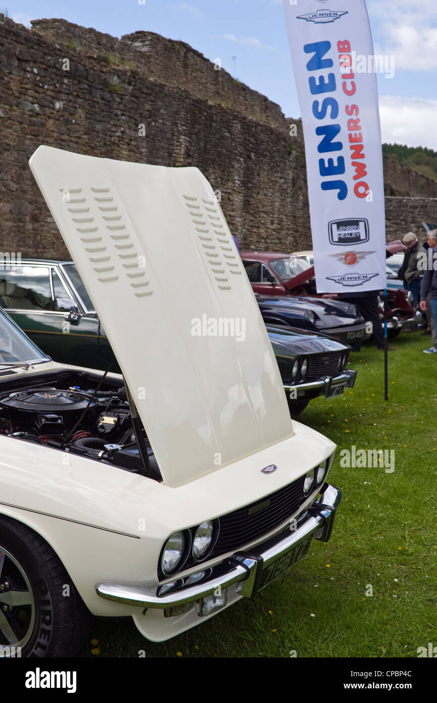 Jensen Owners Club a marche Trasporti Festival esposizione di vintage e classic cars in mostra a molla di Ludlow Food Festival Foto Stock
