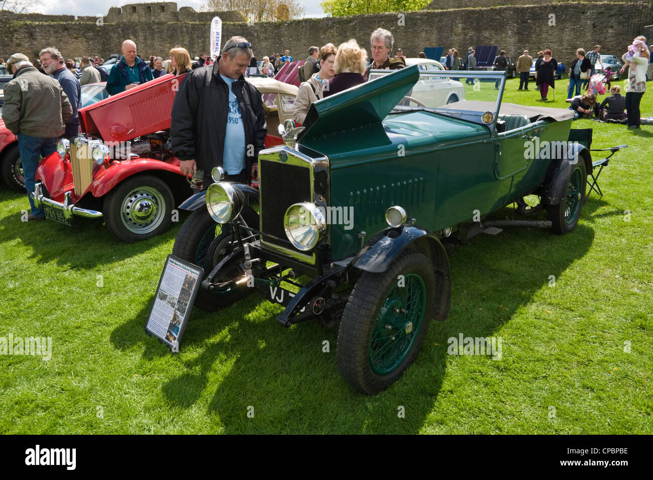 1928 Morris Oxford Sport sul display in Marche Festival di trasporto mostra di vintage e classic cars in mostra a molla di Ludlow Food Festival Foto Stock