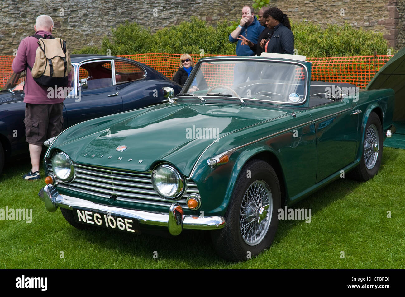 Trionfo verde cabrio auto sportiva sul display a marche Trasporti Festival esposizione di vintage e classic cars in mostra a molla di Ludlow Food Festival Foto Stock