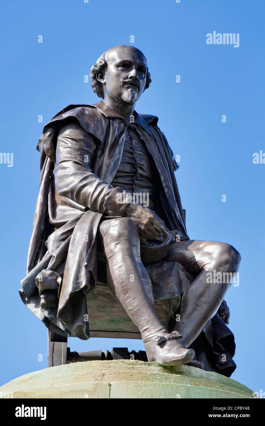 Statua di bronzo di William Shakespeare Stratford upon Avon Warwickshire England Regno Unito GB EU Europe Foto Stock
