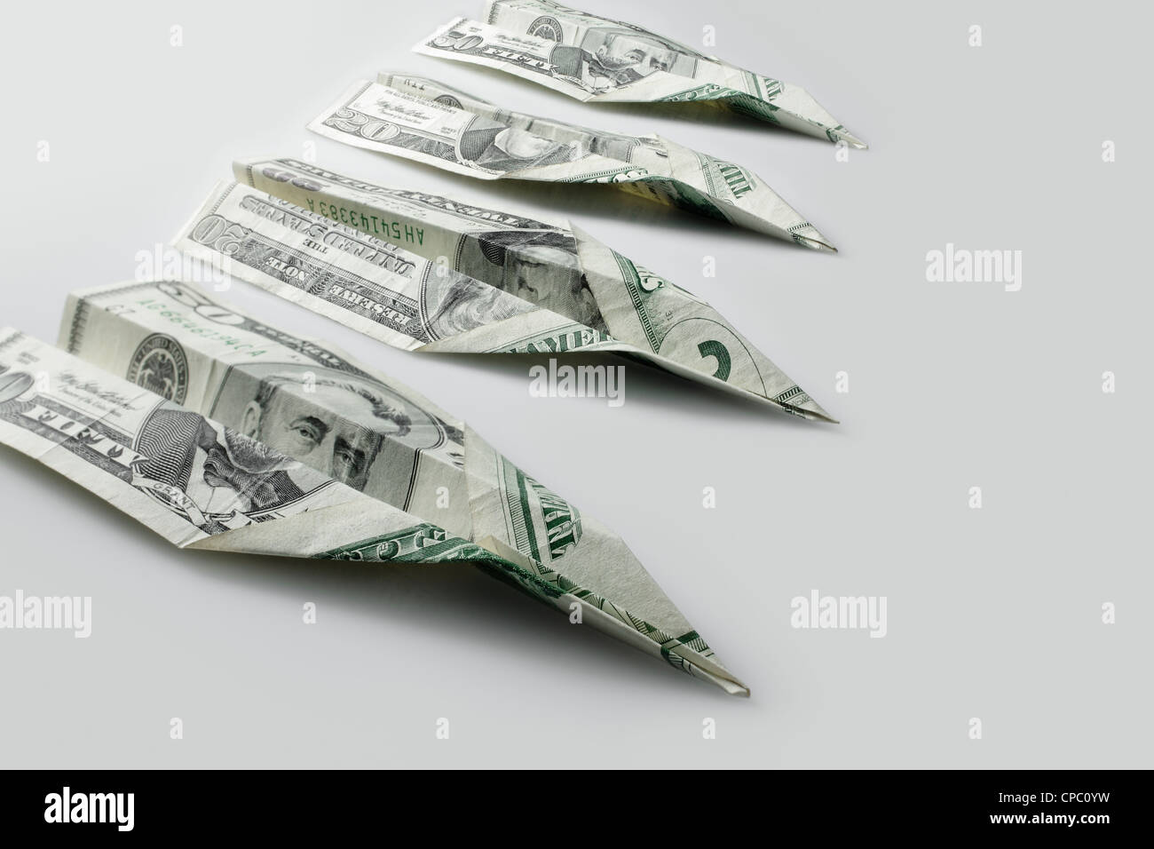 Gli aeroplani di carta piegato da noi le fatture del dollaro USA, valuta della carta Foto Stock