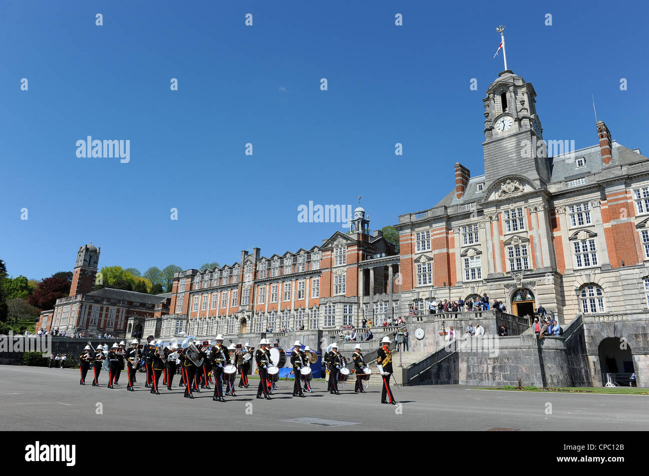 Banda dei Royal Marines a Britannia Royal Naval College di Dartmouth Regno Unito durante il Dart Festival di musica Foto Stock