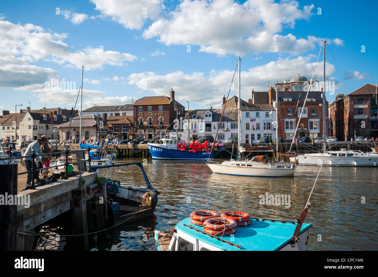 Pub e ristoranti attraverso il porto di Weymouth Dorset, England, Regno Unito Foto Stock