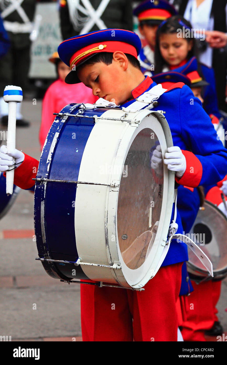 Bambini che marciano banda. Tunja, Boyacá, Colombia, Sud America Foto Stock