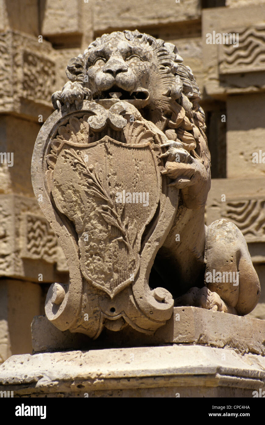 Mdina, Malta. Pietra scolpita Lion e stemma protezioni ingresso in Mdina. Foto Stock
