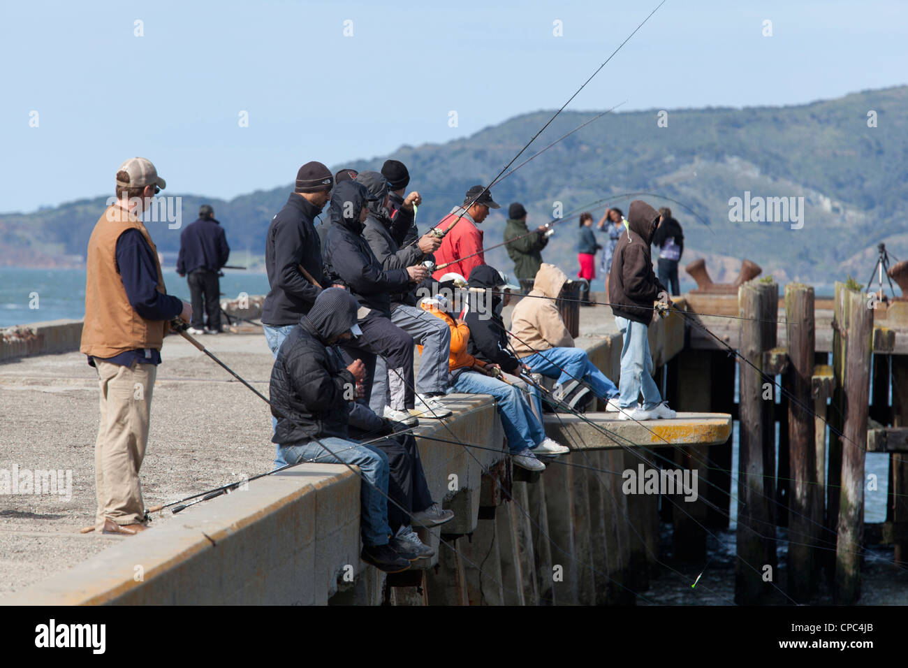 I pescatori sul molo Foto Stock