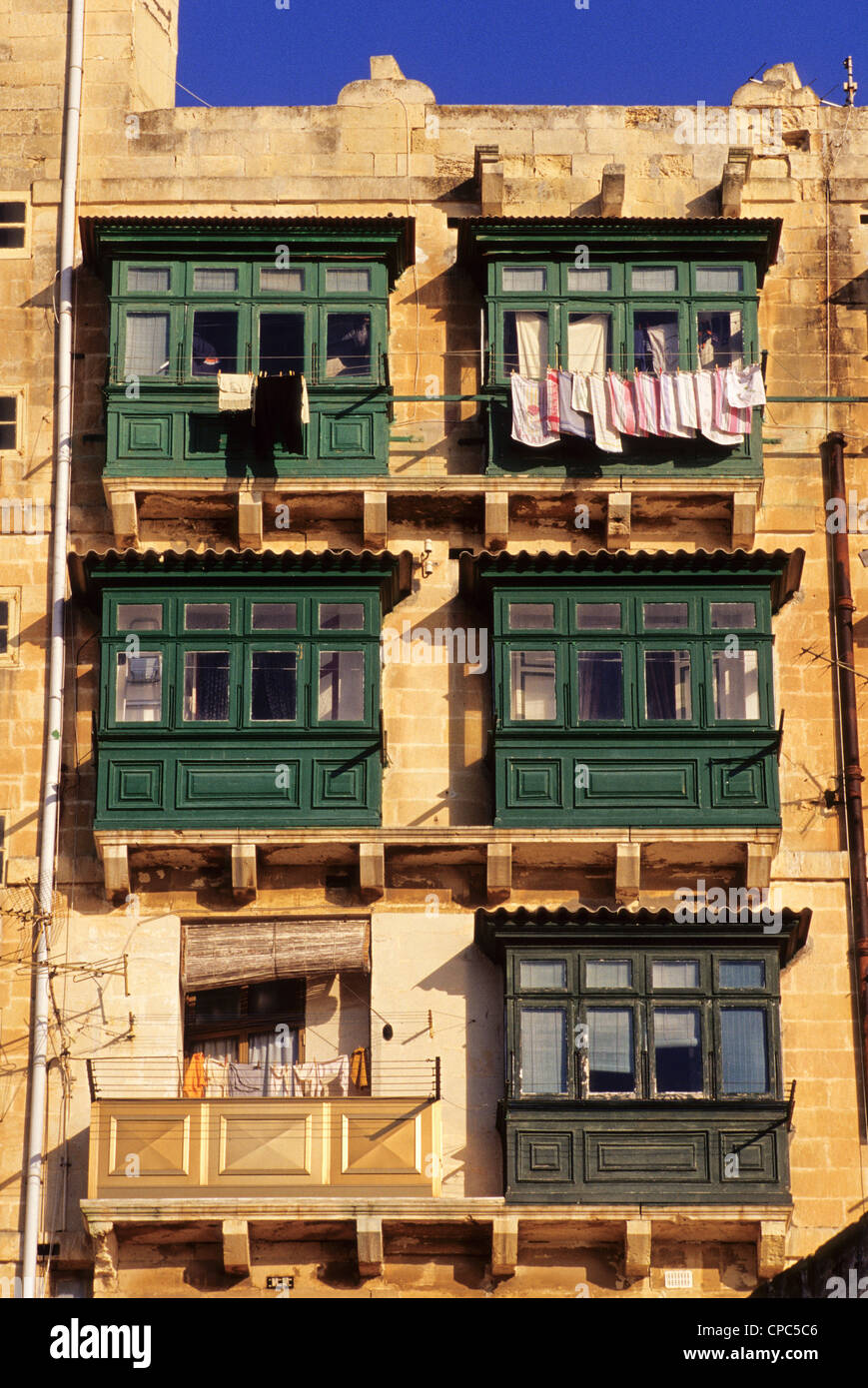 La Valletta, Malta. Finestra chiusa balconi, gallerie, Galuria, Gallerjia. Foto Stock