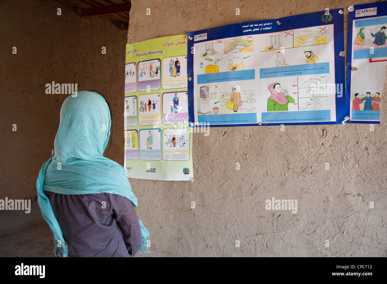 La donna in clinica di Helmand, Afghanistan Foto Stock