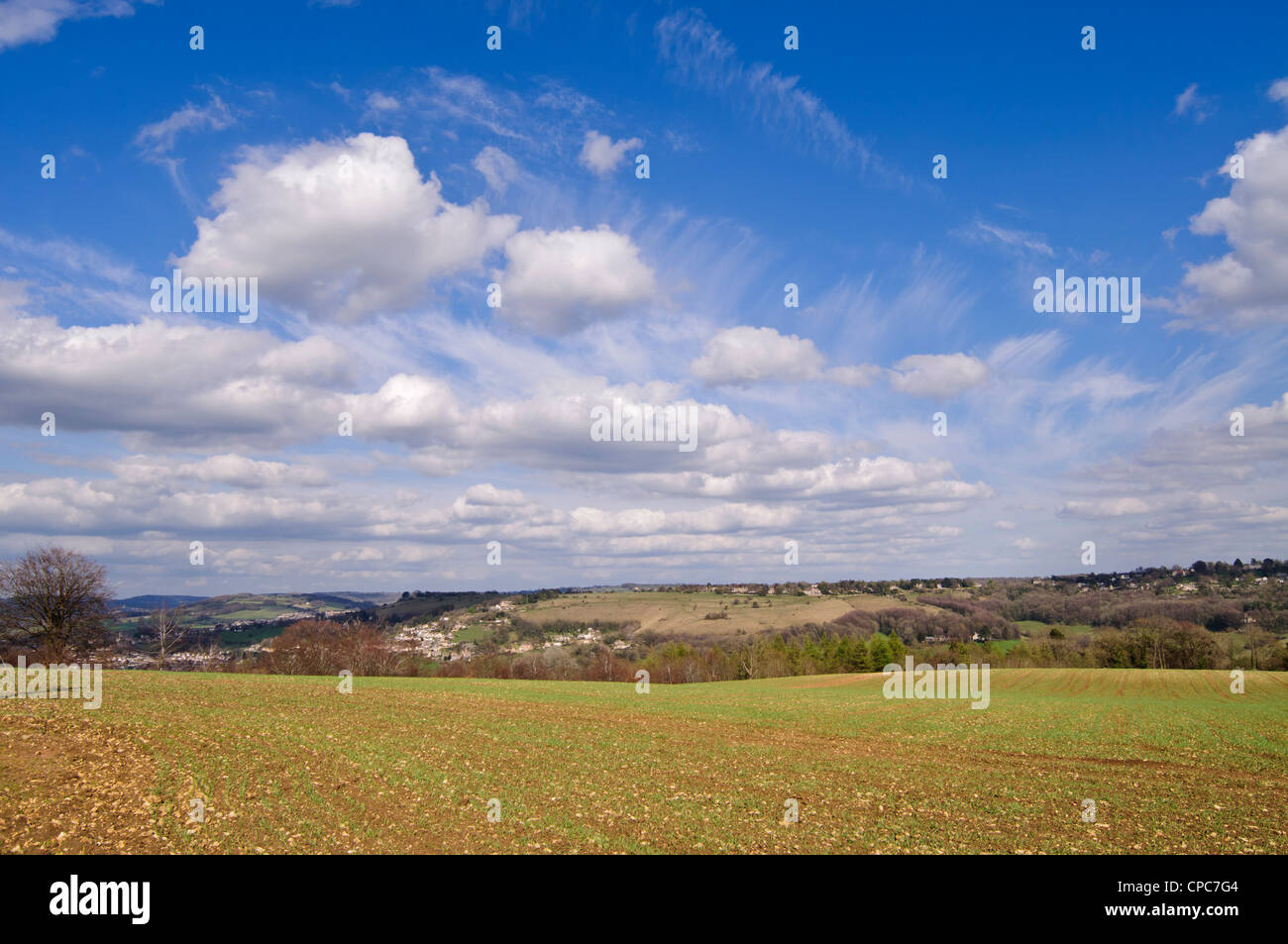 Vista sulla valle Nalisworth guardando verso Rodborough Common, vicino a Stroud, Gloucestershire, Cotswolds, REGNO UNITO Foto Stock