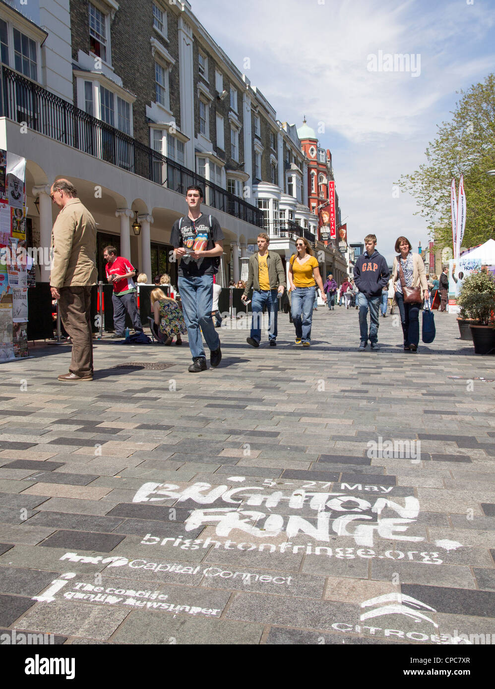 Festival di Brighton marciapiede di promozione all'entrata di Fringe Città nel North Laine Foto Stock