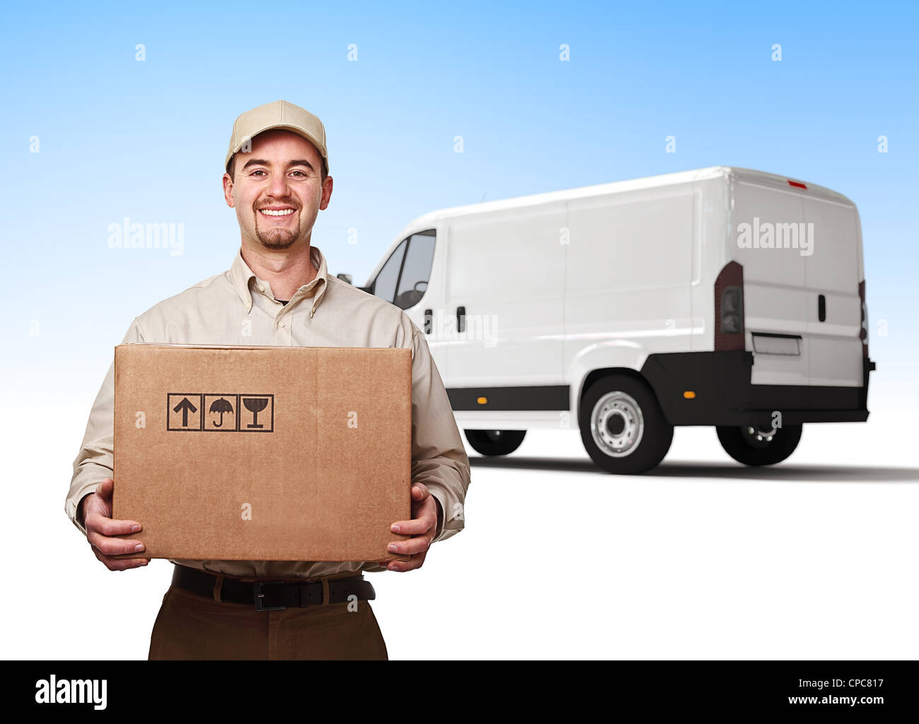 Fiducioso uomo con grande box e i camion Cargo Foto Stock