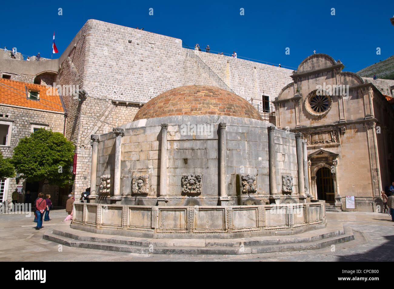 Onofrio la grande fontana (1444) da Onofrio della cava lungo Stradun street Grad la vecchia città di Dubrovnik Dalmazia Croazia Foto Stock