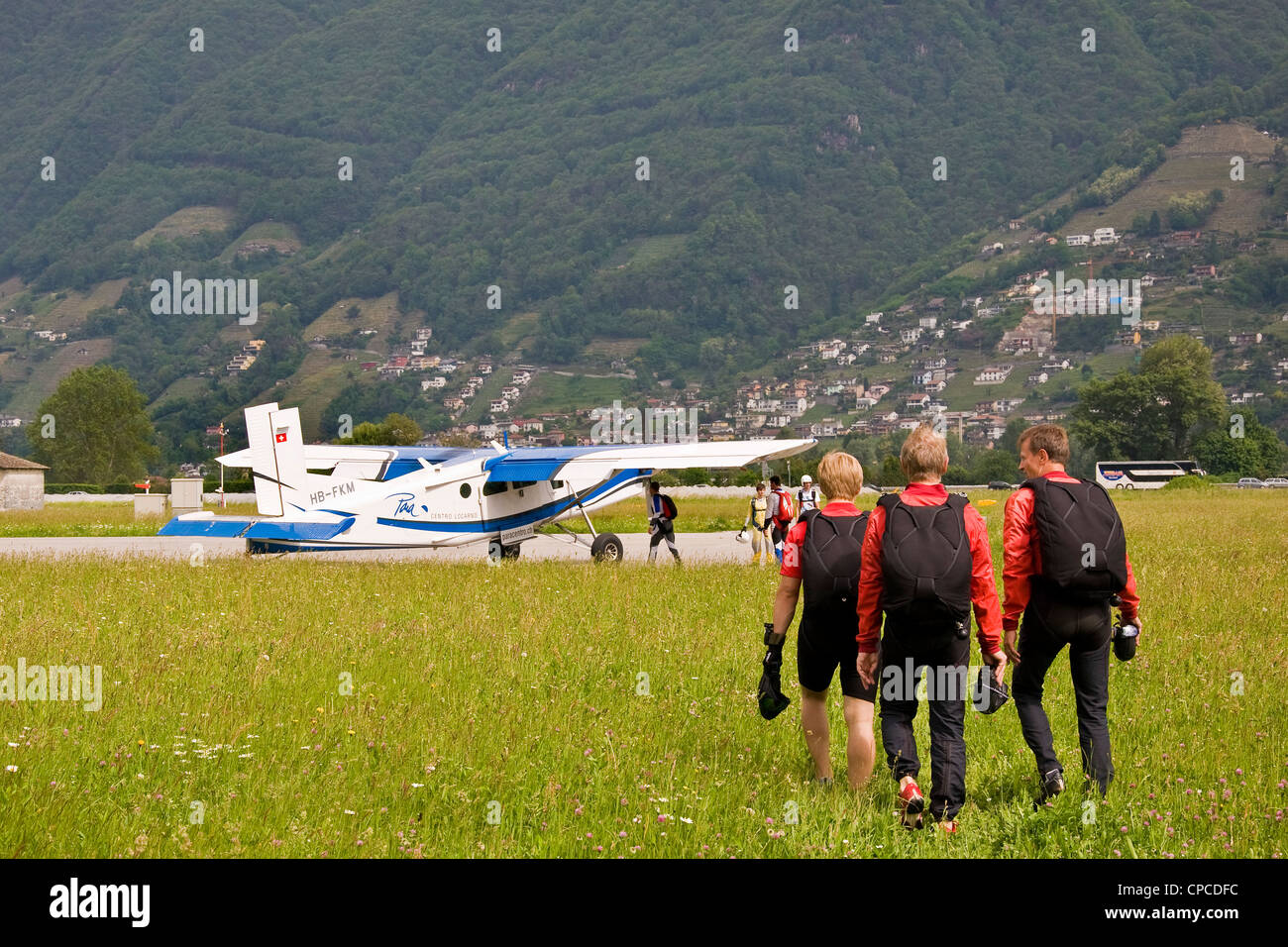 Svizzera Canton Ticino, Locarno, parachutist Foto Stock