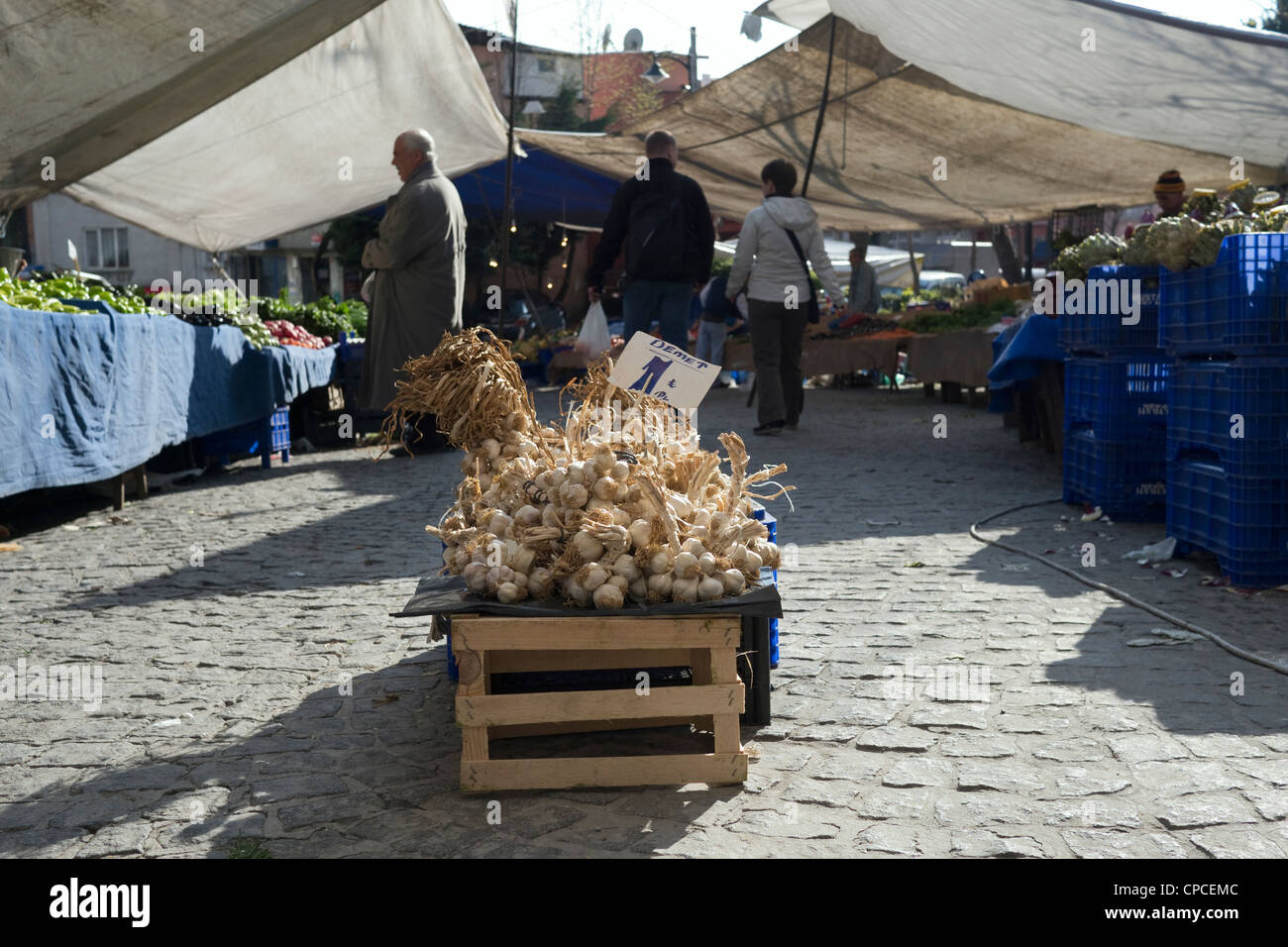 Aglio su un mercato di frutta e verdura ad Istanbul in Turchia Foto Stock