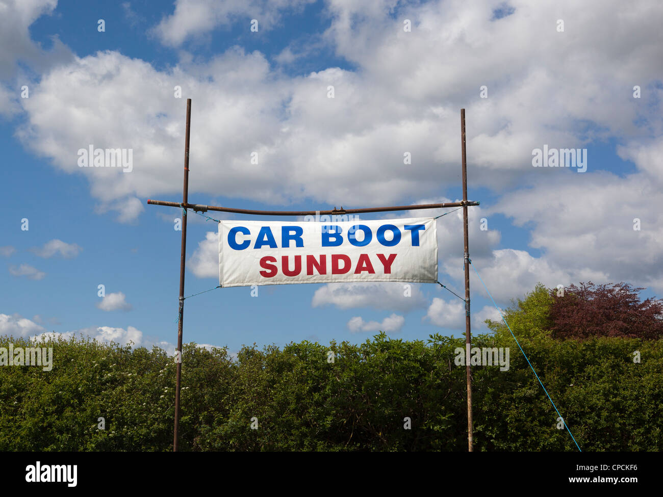 Cartello della domenica di vendita di stivali per auto Foto Stock