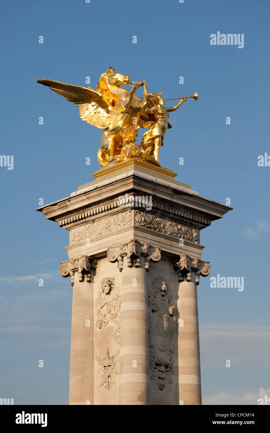 Pegasus scultura sul Pont Alexandre. Parigi, Francia. Foto Stock