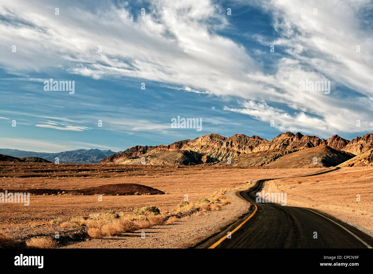 Artista Drive è un loop road che conduce al multi tinte artista tavolozza in California il Parco Nazionale della Valle della Morte. Foto Stock