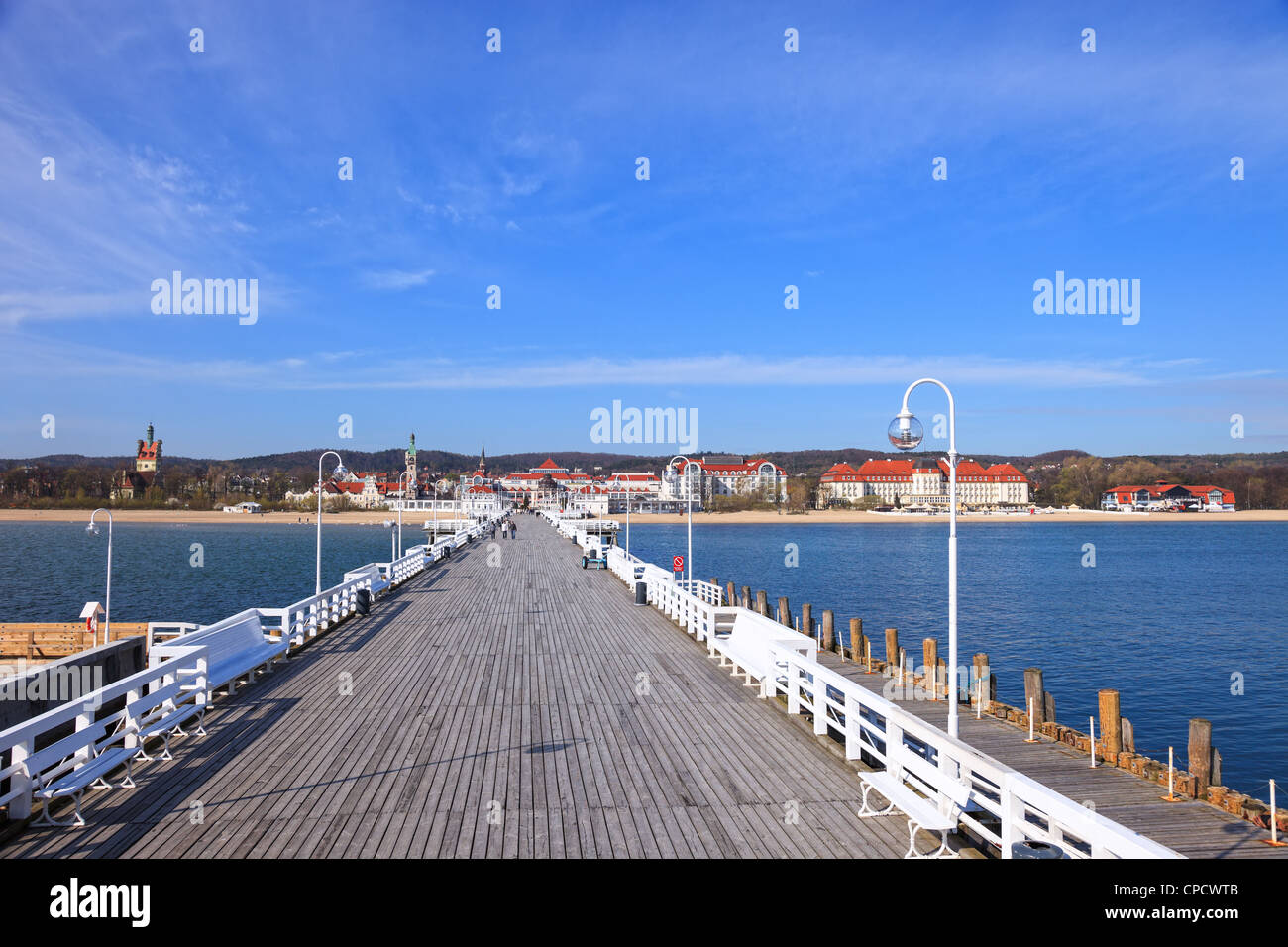 Vista dal molo sulla bellissima architettura di Sopot, Polonia. Foto Stock