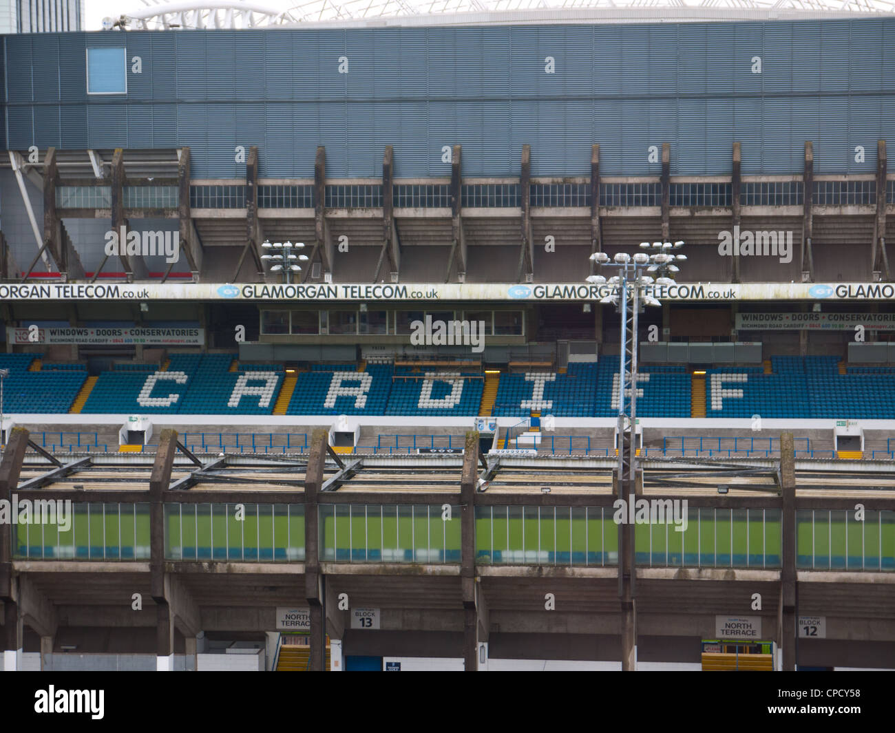 Cardiff Arms Park e parte del Millennium Stadium Foto Stock