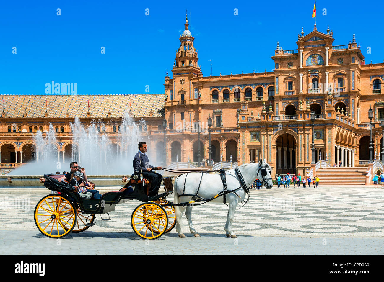 Europa Spagna Andalusia, Sevilla, Horse-Drawn Carrello nella Plaza de Espana Foto Stock