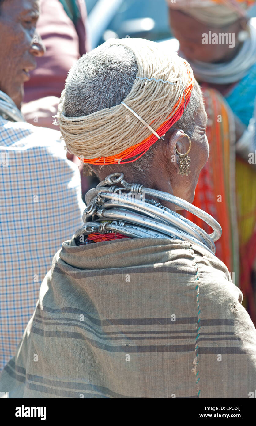 Bonda tribeswoman indossando scialle, Rayagader, Orissa, India Foto Stock