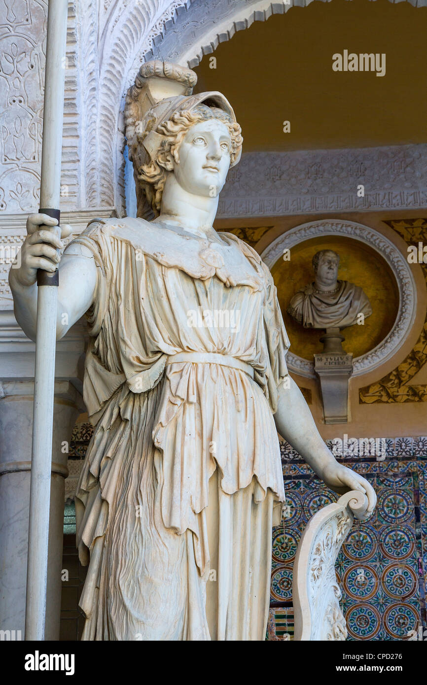 Europa Spagna Andalusia, Sevilla, Statua di Athena al Casa de Pilatos Foto Stock