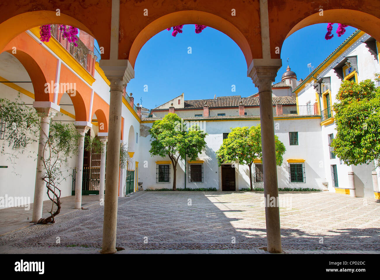 Europa Spagna Andalusia, Sevilla, cortile in Casa de Pilatos Foto Stock
