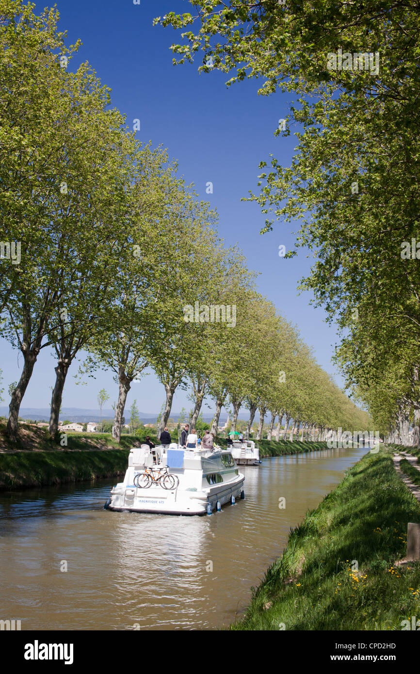 Chiatte sul Canal du Midi, Sito Patrimonio Mondiale dell'UNESCO, in primavera, Languedoc-Roussillon, Francia, Europa. Foto Stock