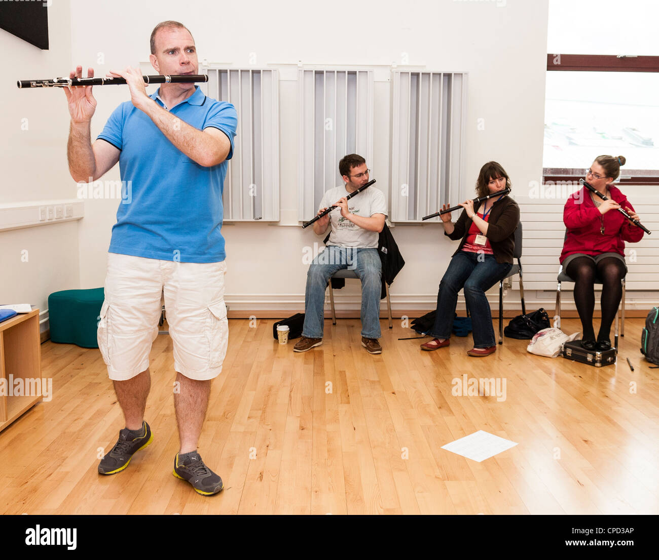 Kevin Crawford insegnamento flauto a Blas summer school in università di Limerick Foto Stock