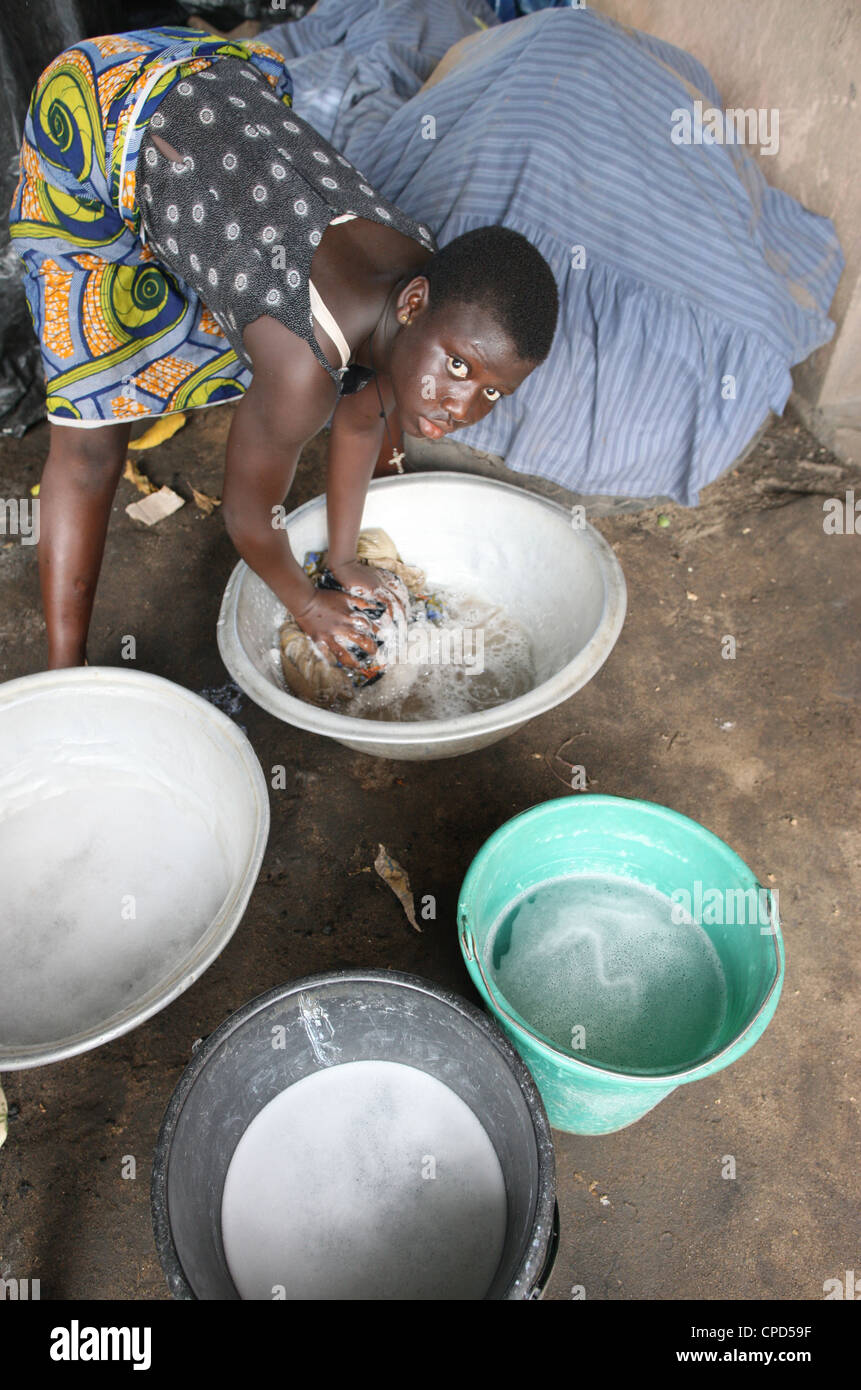 Servizio lavanderia, Lomé, Togo, Africa occidentale, Africa Foto Stock