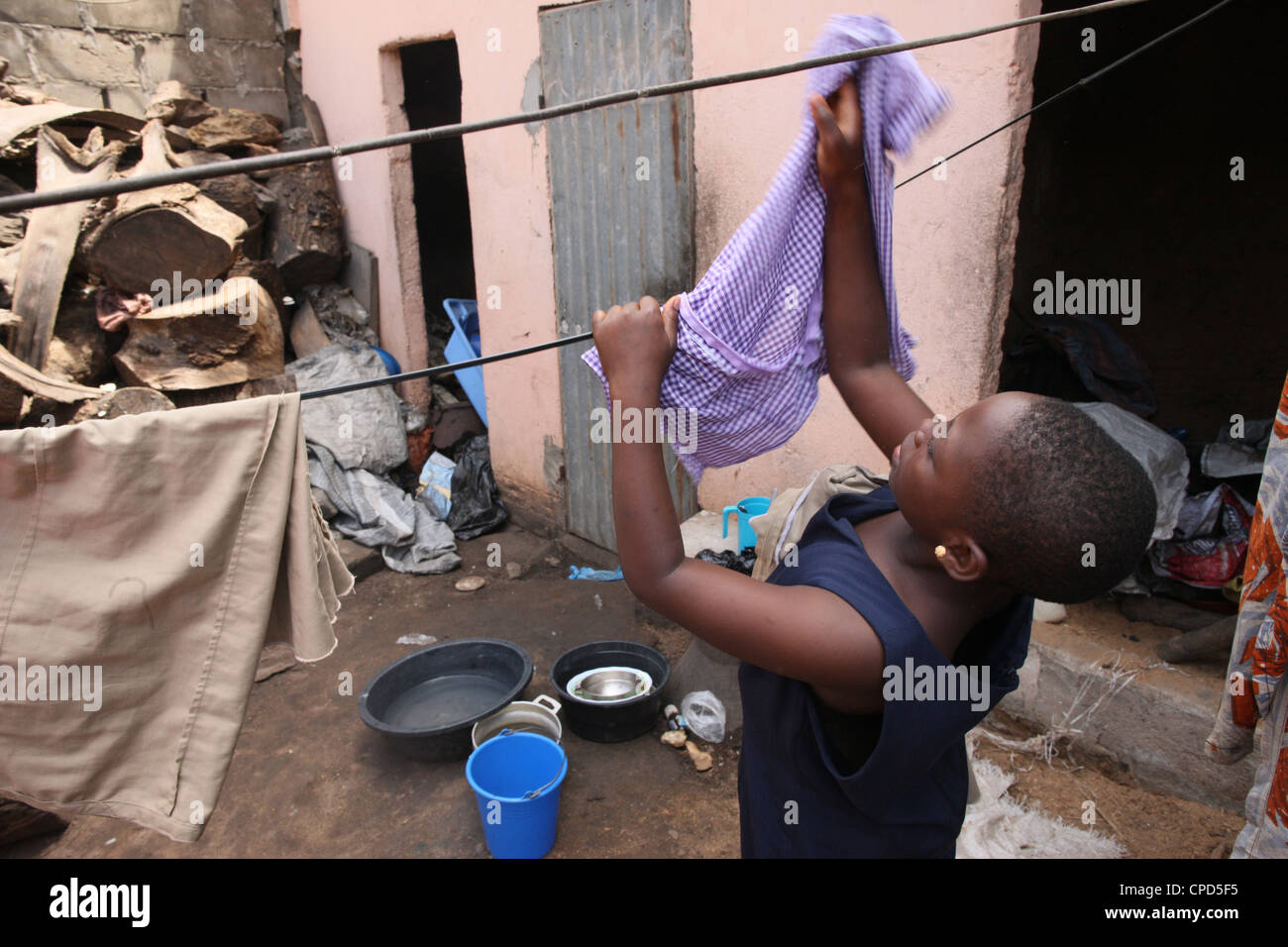 Servizio lavanderia, Lomé, Togo, Africa occidentale, Africa Foto Stock