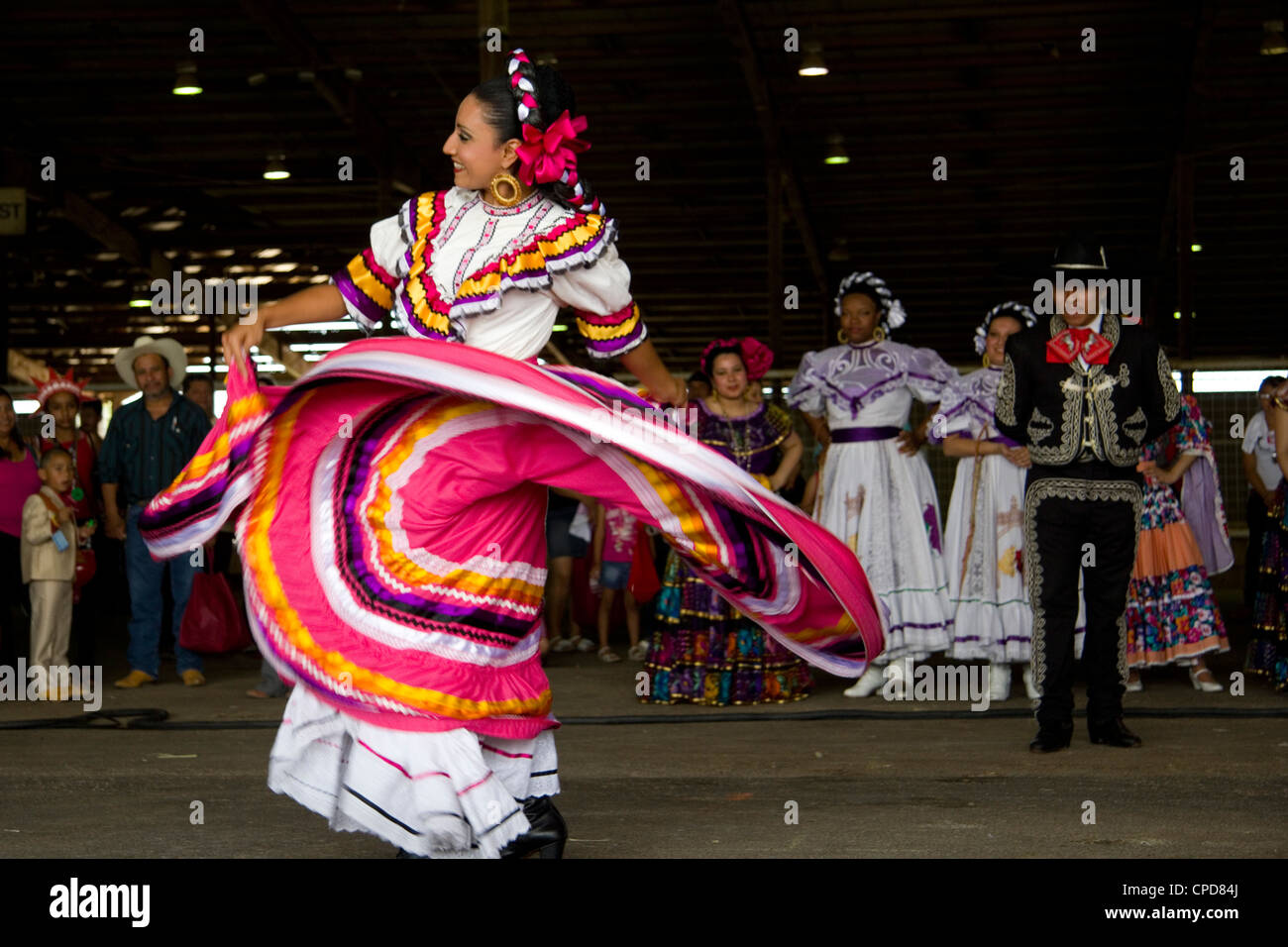 Ballet Folklorico performance di danza al Cinco de Mayo festival di Austin in Texas Foto Stock