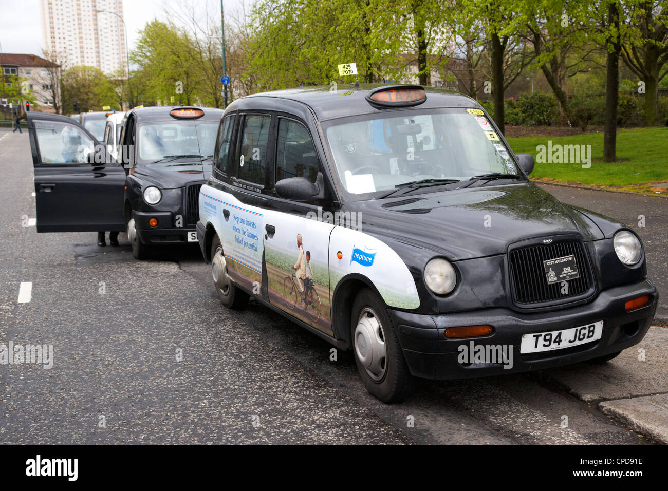 Nero città di Glasgow i taxi in fila su una strada in Glasgow Scotland Regno Unito Foto Stock