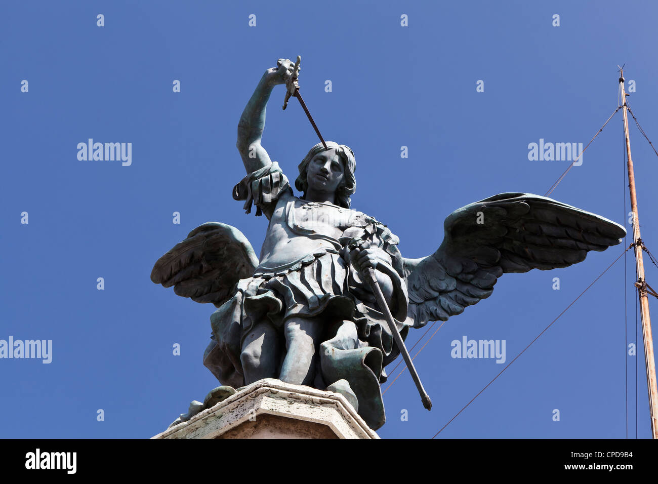 Statua San Michele Arcangelo Monte Sant'angelo Statua di San Michele Arcangelo sulla sommità del Castel Sant'Angelo a