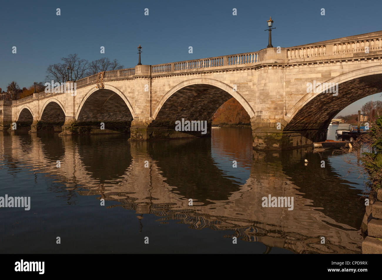 Richmond Bridge sul fiume Tamigi,Richmond Upon Thames,Surrey, Inghilterra Foto Stock