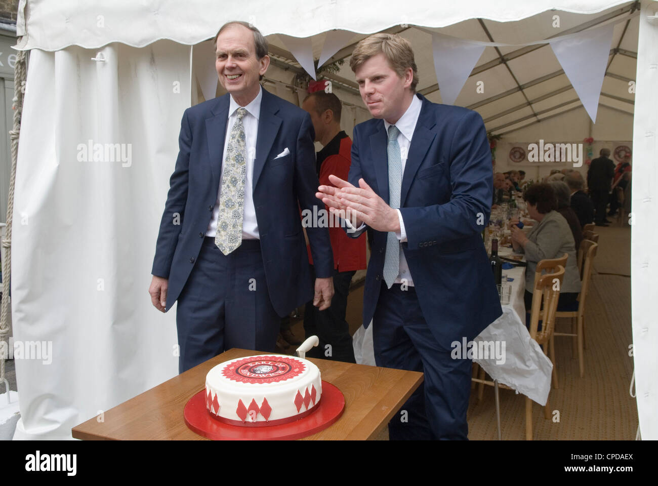 Giovanni xi conte di sandwich e figlio di Hon Orlando Montagu occasione del 250° anniversario del sandwich Sandwich Kent Foto Stock