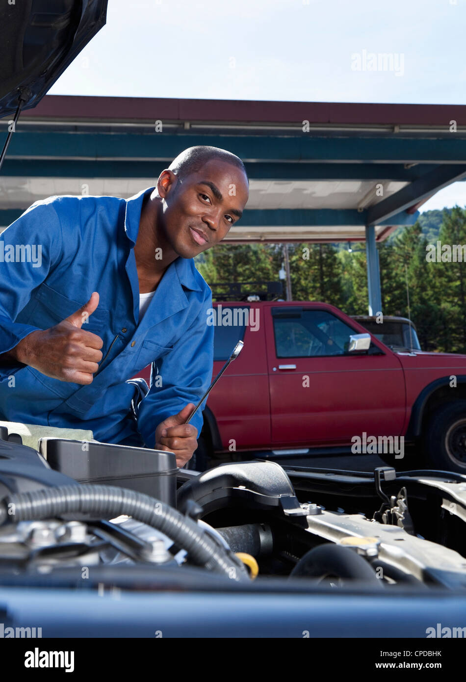 Nero lavorazione meccanica su auto a motore Foto Stock