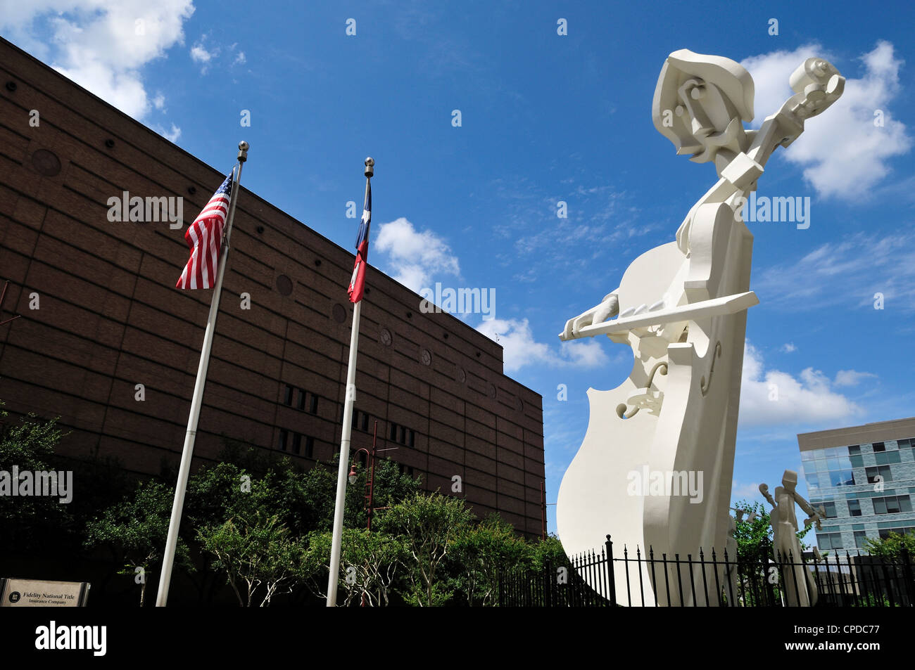 La violoncellista scultura a downtown Theatre District. Houston, Texas, Stati Uniti d'America. Foto Stock